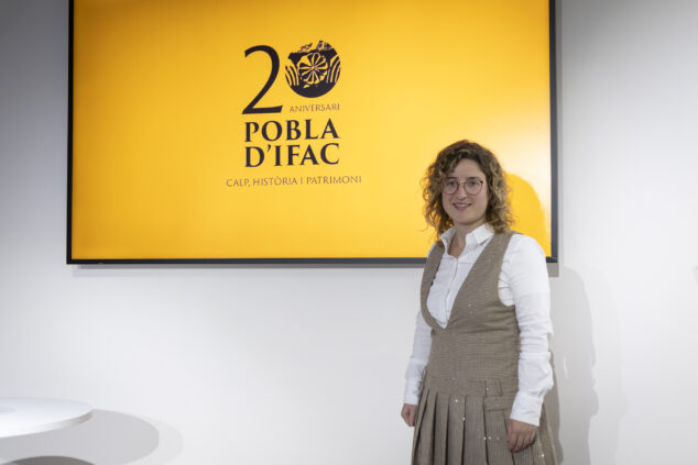 Imagen: La edil de Turismo de Calp Mireia Ripoll  en Fitur 2025