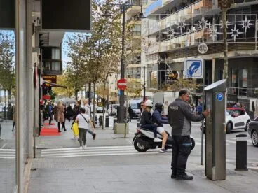 el nuevo pliego reduce el precio del estacionamiento para los residentes en casi un 50