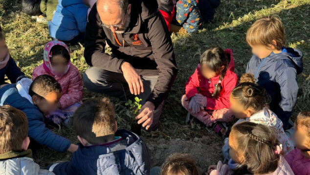 Imagen: Jornada de plantación con los alumnos de Benissa