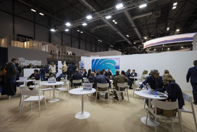 Imagen: Mesas de reuniones de Costa Blanca en FITUR 2025