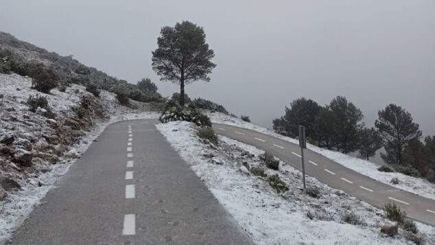 Imagen: Nieve en la carretera a Coll de Rates