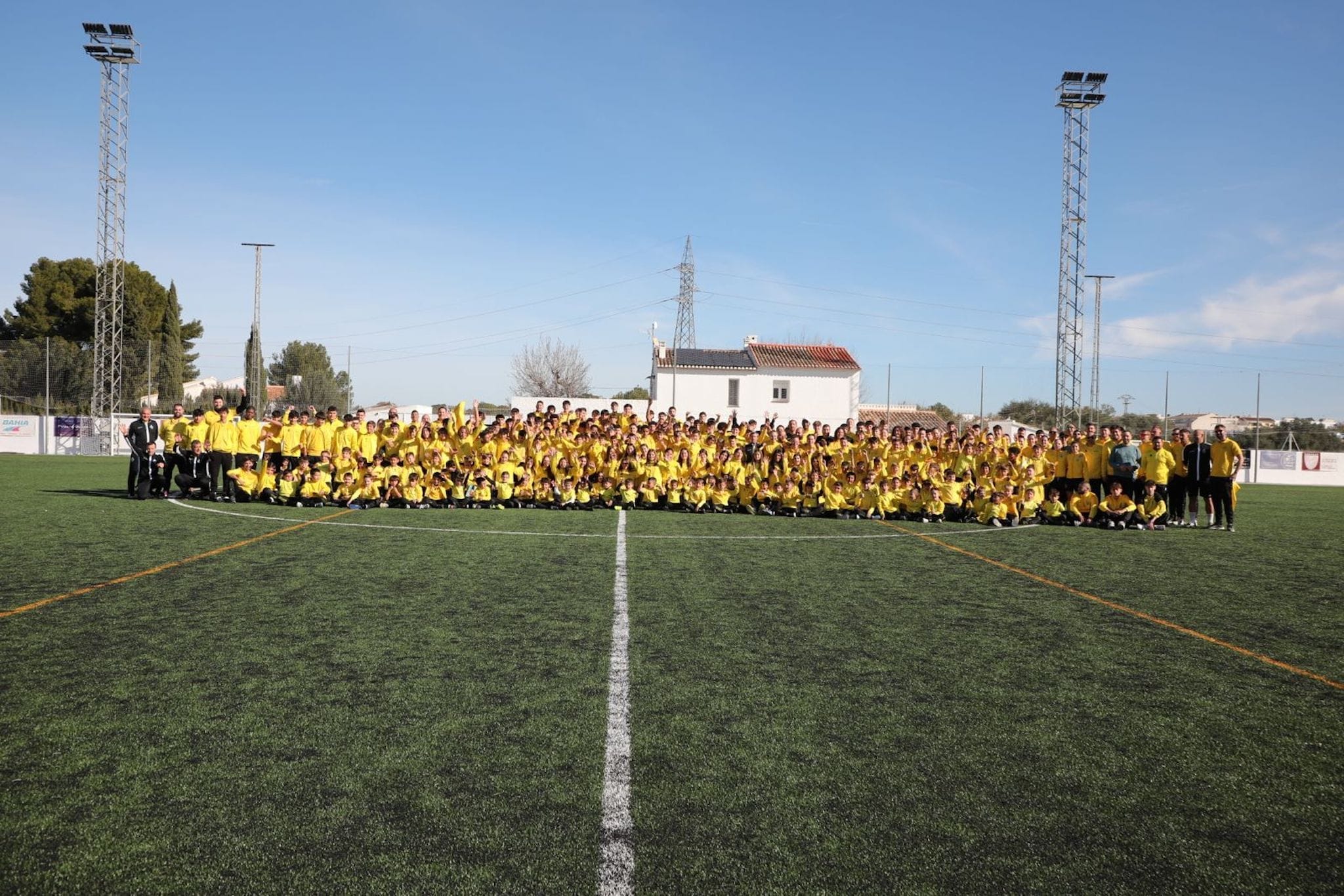 ondara presenta su escuela municipal de futbol con mas de 270 jovenes deportistas