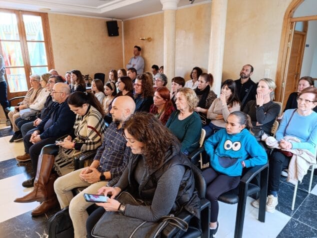 Imagen: Asistentes al pleno de constitución del Consell de Infancia y Adolescencia de Ondara