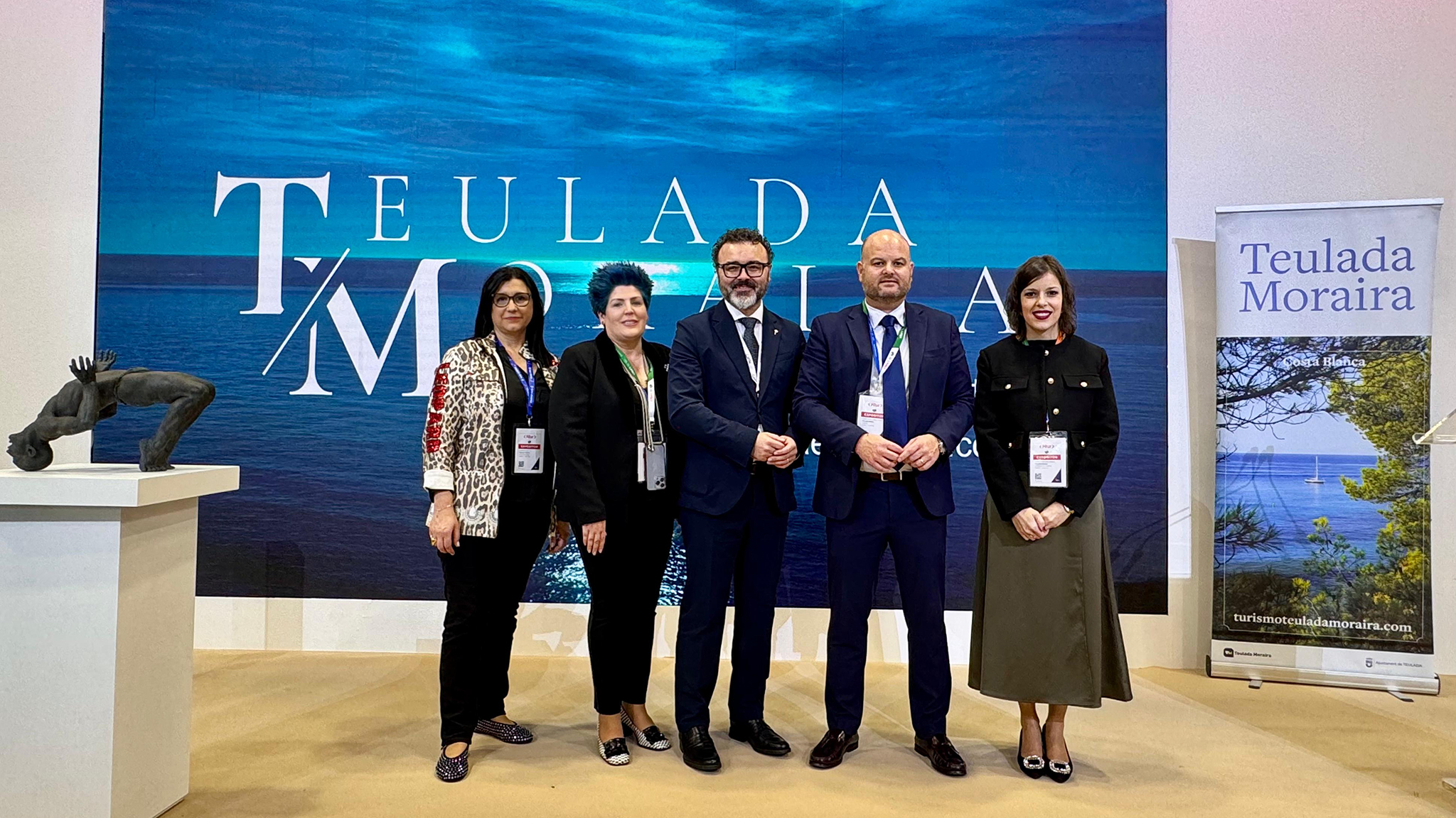 presentacion de teulada moraira ciudad de cultura y escultura en fitur 2025