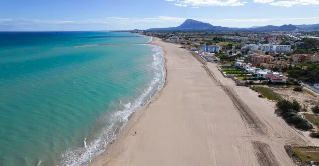 El Consell aprueba el proyecto de Ley de Protección y Ordenación de la Costa Valenciana 1 Imagen: Regeneración de la playa de les Deveses de Dénia en el amplio litoral de la Marina Alta