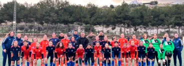 Benitatxell se convierte en sede del fútbol femenino valenciano por un día 8 sesion de tecnificacion con partido amistoso de la categoria infantil de la seleccion valenciana valenta en benitatxell