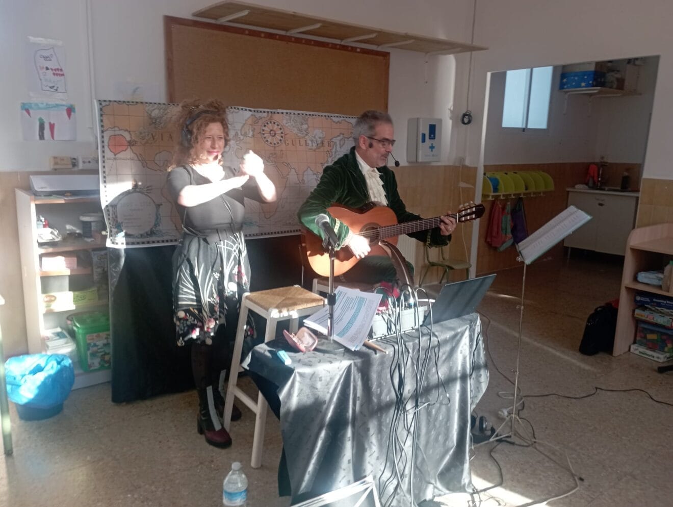 Actuación de Teatro en la escuela de Vall d'Ebo