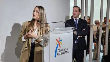 Virginia Perez, concejala Turismo, y Arturo Poquet, alcalde Benissa en FITUR 2025