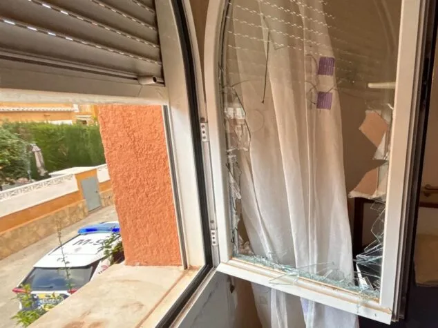 Policia Local i Protecció Civil de Benitatxell salven la vida d'un veí accidentat diversos dies a casa 2 imatge de WhatsApp 2025 01 27 a les 18 03 05 1