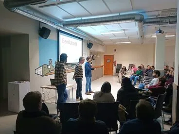Charla informativa sobre el servicio puerta a puerta en Benitatxell