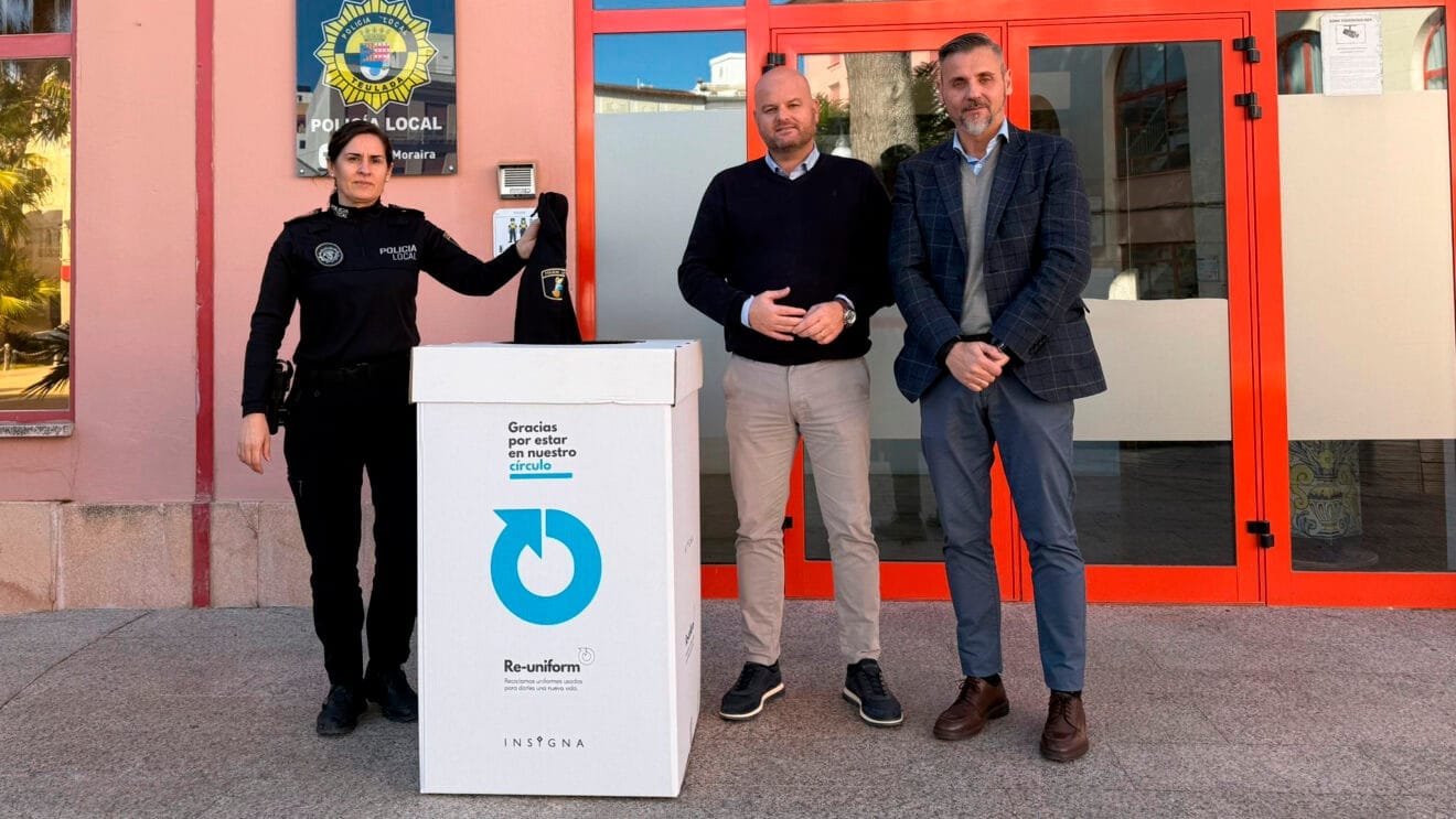 El Ayuntamiento de Teulada firma un acuerdo para el reciclaje de uniformes policiales
