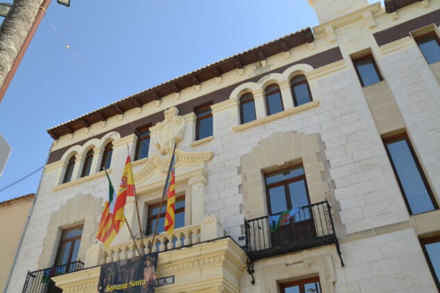 Imagen: Exterior del ayuntamiento de Pego