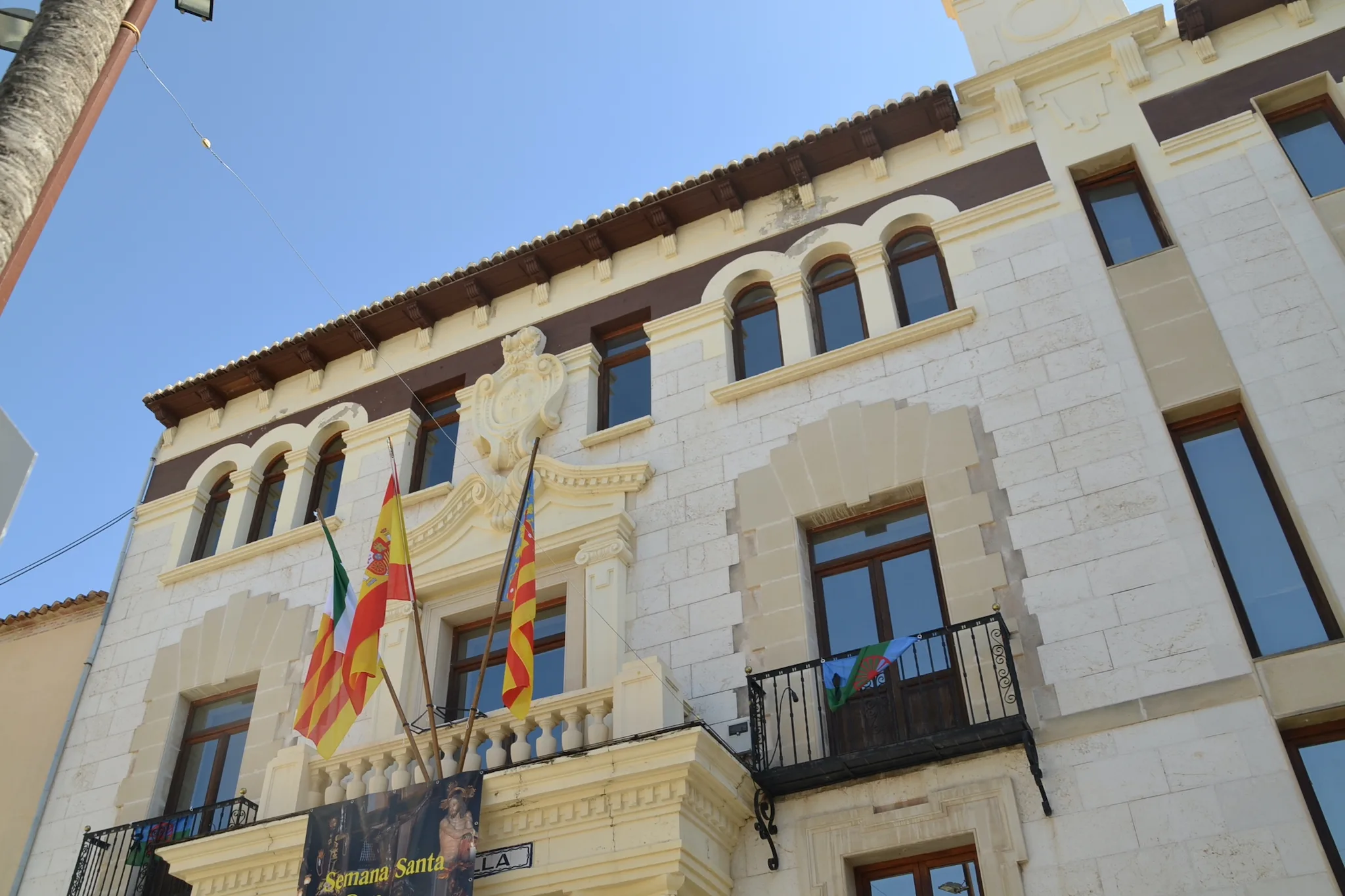 exterior del ayuntamiento de pego