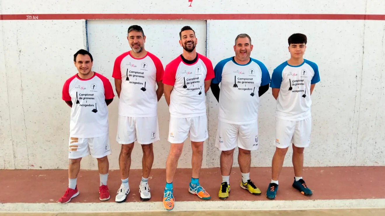 Jugadores del torneo de pilota valenciana 'Graneres i Recogedors' dels Poblets
