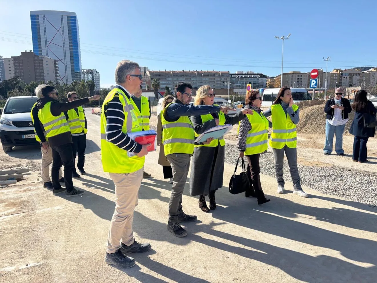 La alcaldesa de Calp, Ana Sala, y el concejal de Urbanismo e Infraestructuras, Juan Manuel del Pino, han visitado las obras del tramo 6 del Vial J