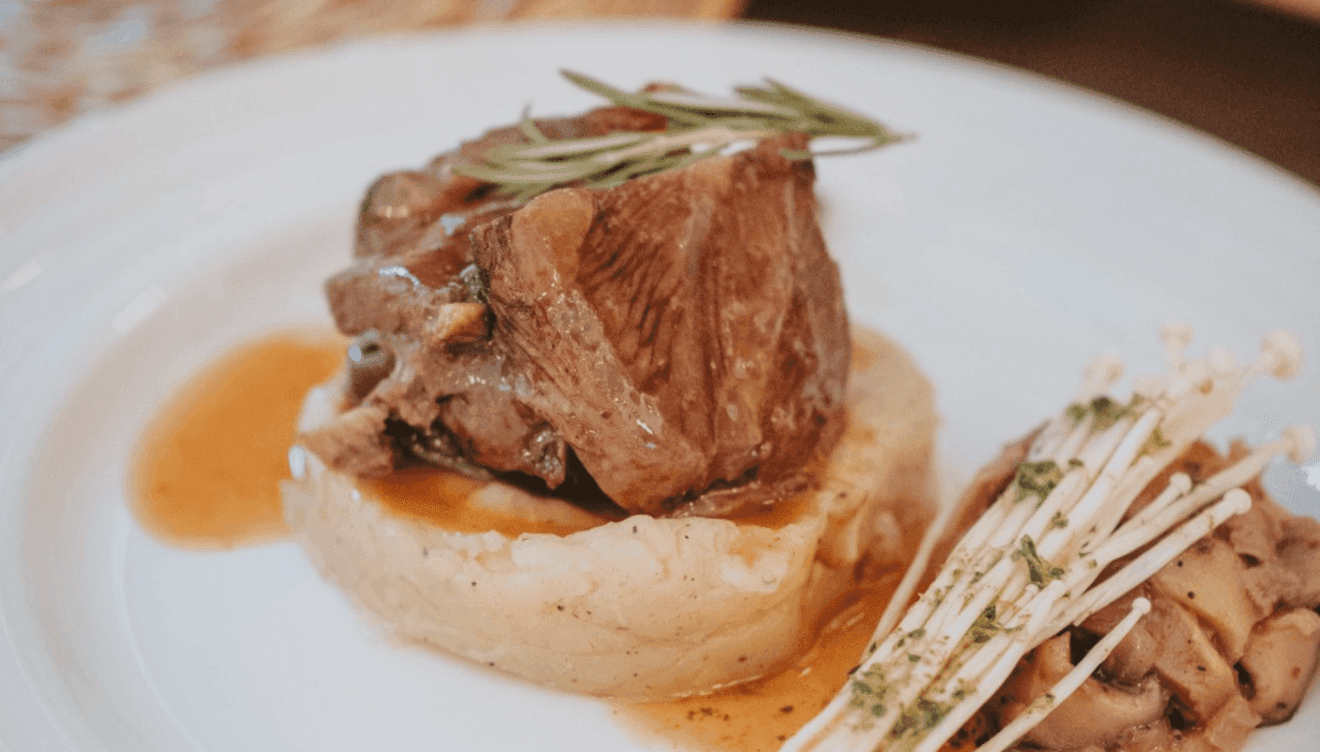 Platos que saborean la excelencia en Salones Carrasco