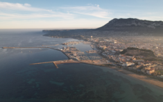 puerto de denia con su encanto mediterraneo y ambiente vibrante en denia en invierno