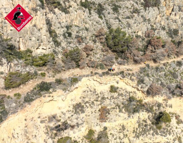 Imagen: Rescate de una senderista en Cala llebeig de Benitatxell