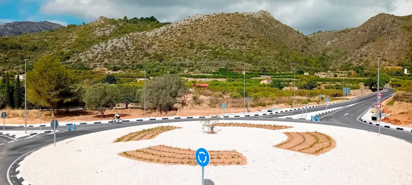 Rotonda de la nueva variante de la CV-728 en el Ràfol d'Almúnia