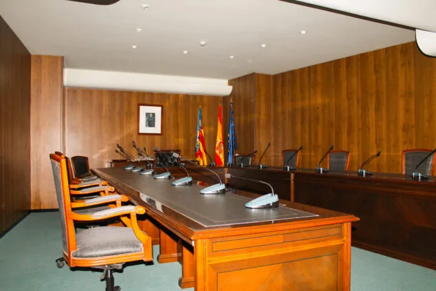 sala de plenos del ayuntamiento de teulada