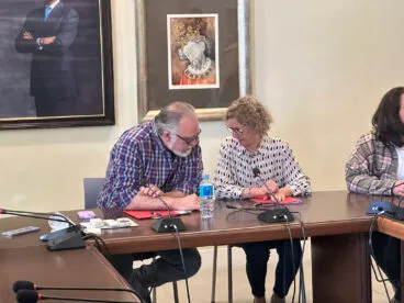 Sergi Ferrús, alcalde de Pedreguer de Compromís, y Celia Mas, portavoz del PSPV de Pedreguer y primera teniente de alcaldía