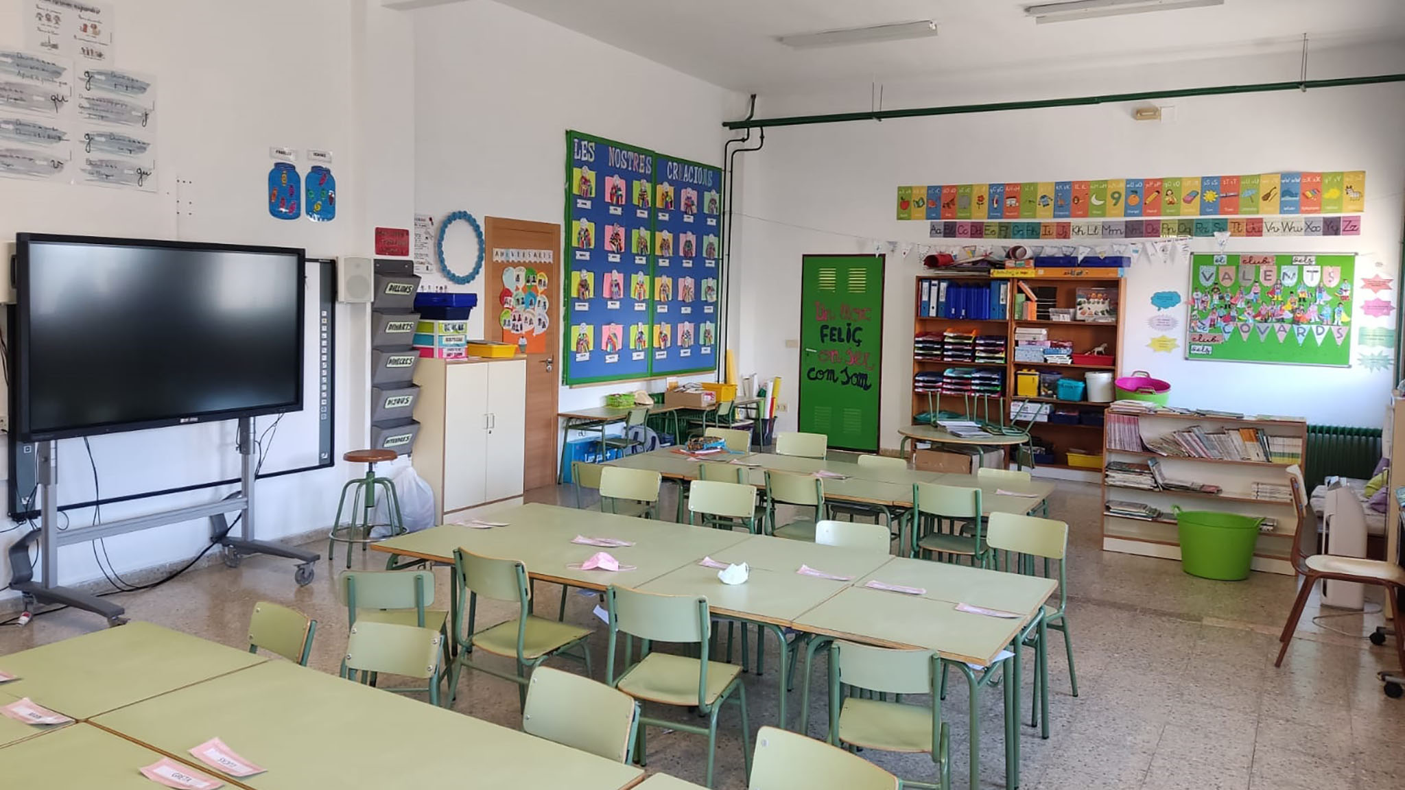 aula de primaria en un centro de la marina alta archivo