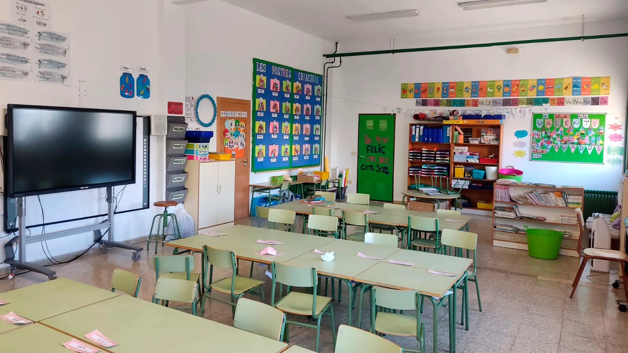 aula de primaria en un centro de la marina alta archivo