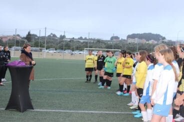 Concejala de Igualdad de Benitatxell Isa Garrido junto a las jugadoras