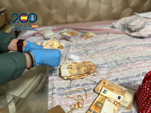 Siete detenidos en Benissa por un 'call center' donde se realizaban estafas del 'sicario' e 'hijo en apuros' 2 Imagen: Desmantelan un 'call center' en Benissa
