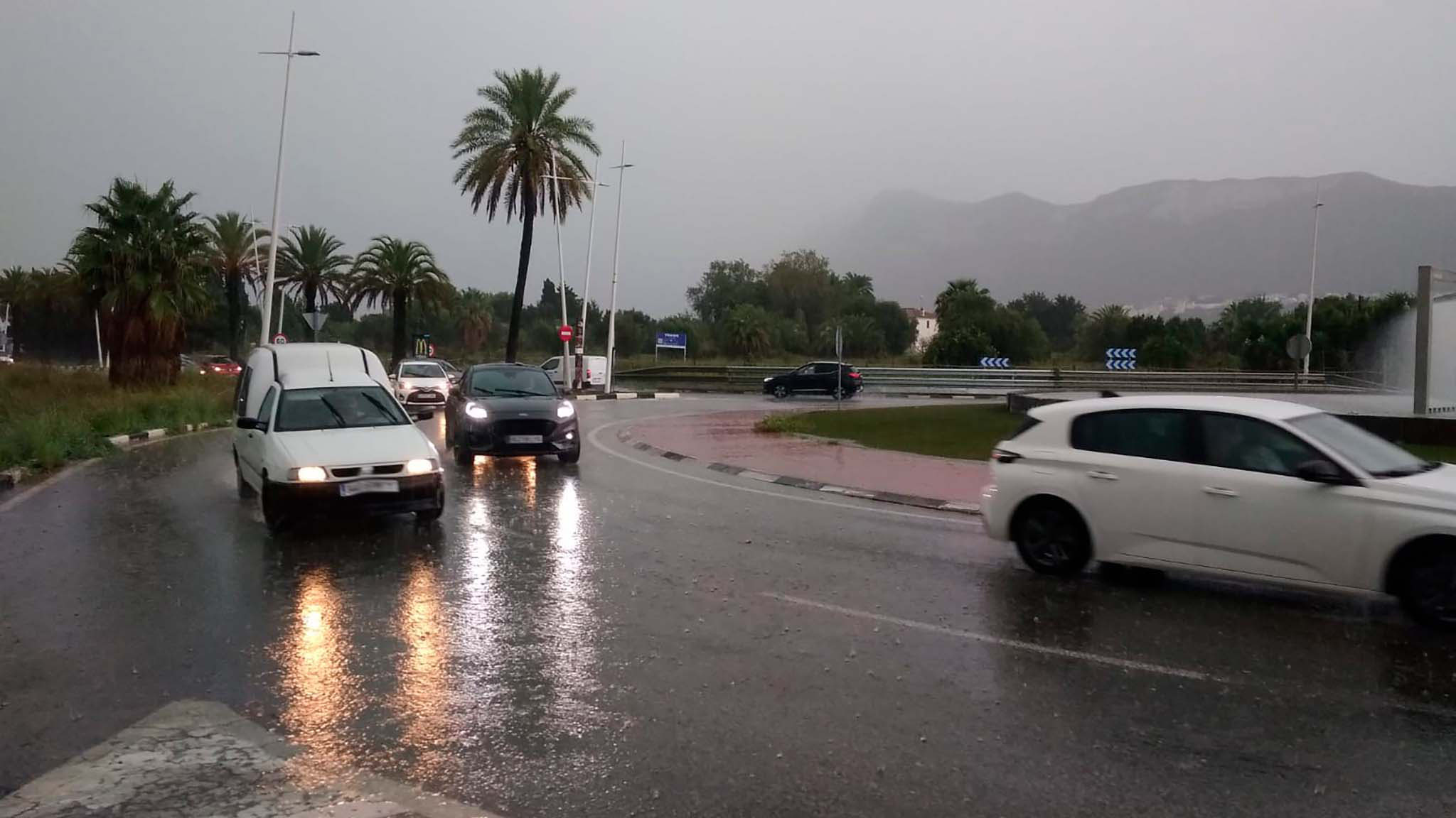 dia de lluvia en la entrada de denia archivo