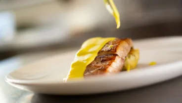 disfrutar de un menu completo con entrantes para compartir y principales a elegir