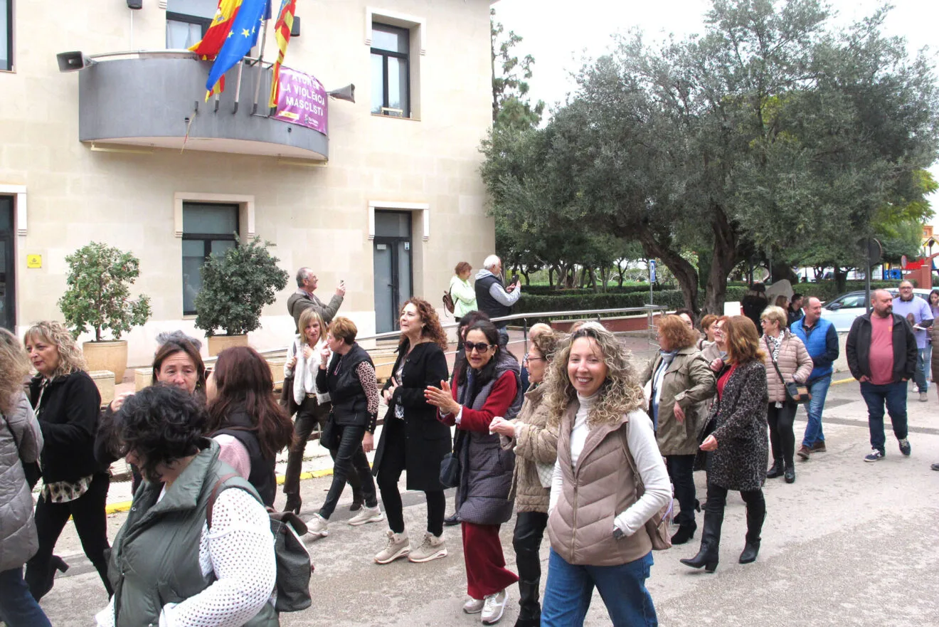 Dones Els Poblets y sus mandalas protagonizan el 8M 02