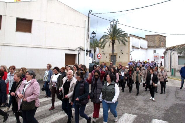 dones els poblets y sus mandalas protagonizan el 8m 05