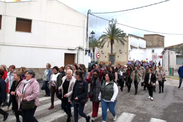 dones els poblets y sus mandalas protagonizan el 8m 05