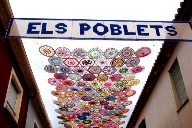 dones els poblets y sus mandalas protagonizan el 8m 07