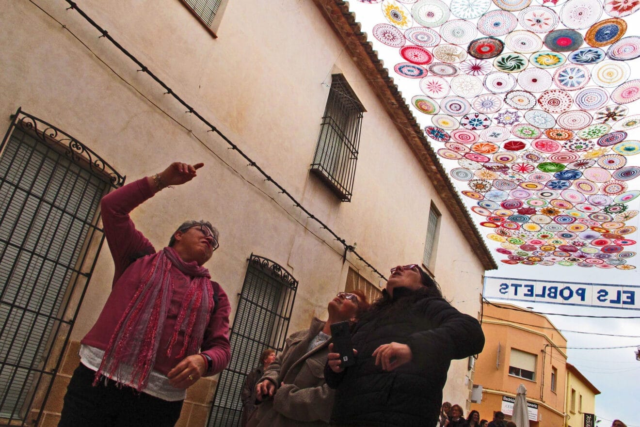 Dones Els Poblets y sus mandalas protagonizan el 8M 08