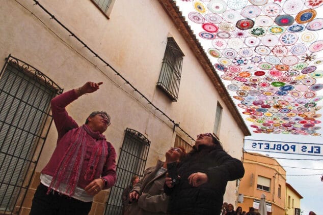 dones els poblets y sus mandalas protagonizan el 8m 08