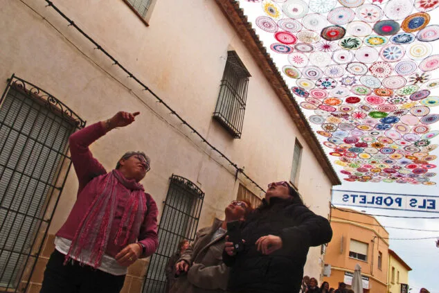 dones els poblets y sus mandalas protagonizan el 8m 08