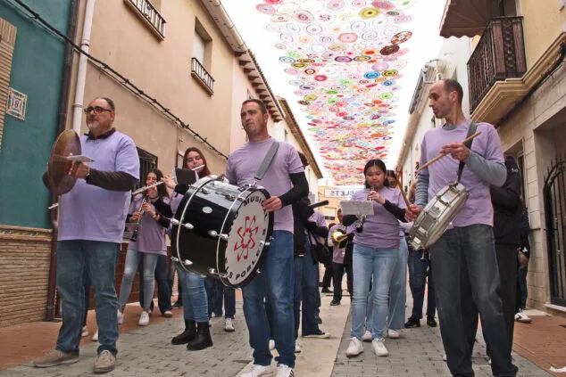 dones els poblets y sus mandalas protagonizan el 8m 09