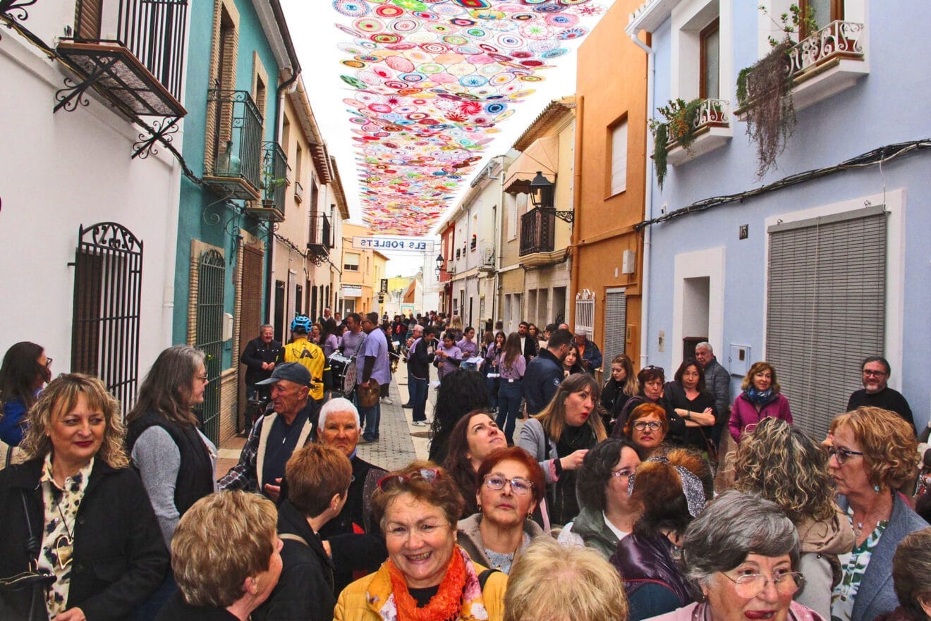 Dones Els Poblets y sus mandalas protagonizan el 8M 10