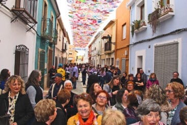 Dones Els Poblets y sus mandalas protagonizan el 8M 10