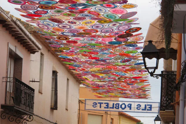 dones els poblets y sus mandalas protagonizan el 8m 13