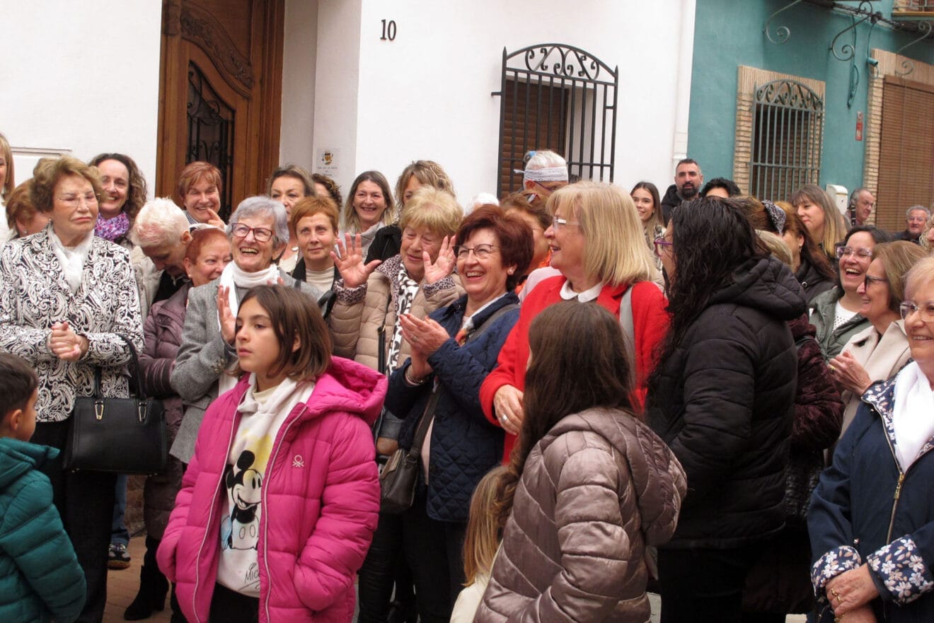 Dones Els Poblets y sus mandalas protagonizan el 8M 16