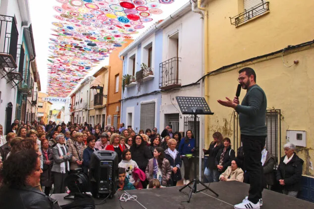 dones els poblets y sus mandalas protagonizan el 8m 22