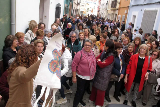 dones els poblets y sus mandalas protagonizan el 8m 27