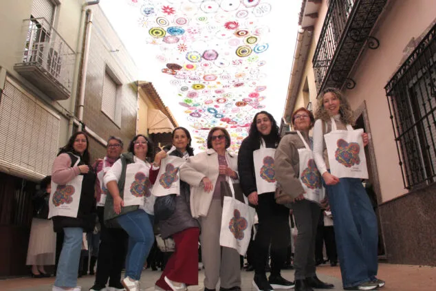 dones els poblets y sus mandalas protagonizan el 8m 34