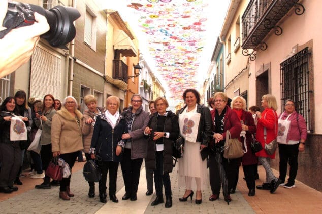 dones els poblets y sus mandalas protagonizan el 8m 35