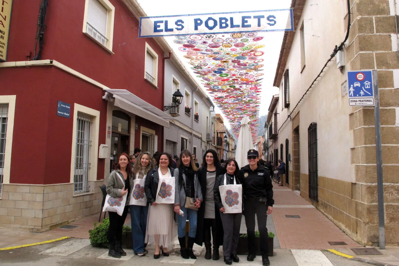 Dones Els Poblets y sus mandalas protagonizan el 8M 37