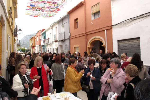 dones els poblets y sus mandalas protagonizan el 8m 39