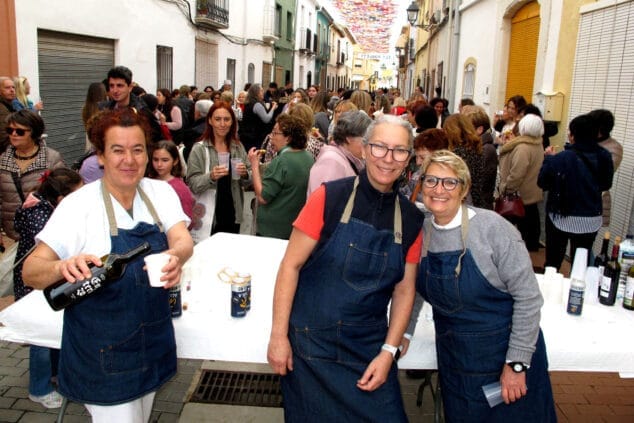 dones els poblets y sus mandalas protagonizan el 8m 40